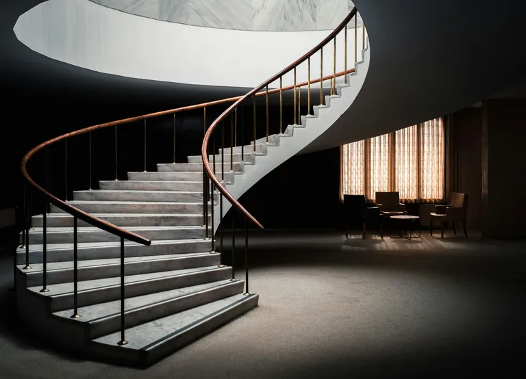 A photo by Serhat Beyazkaya of a spiral staircase in a retro office